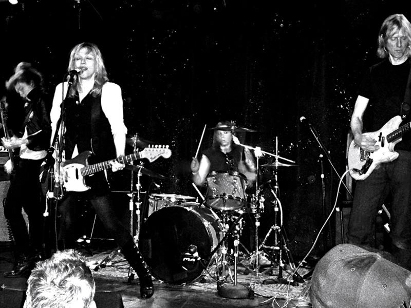 Three girls and one boy: can you recognize this CD?